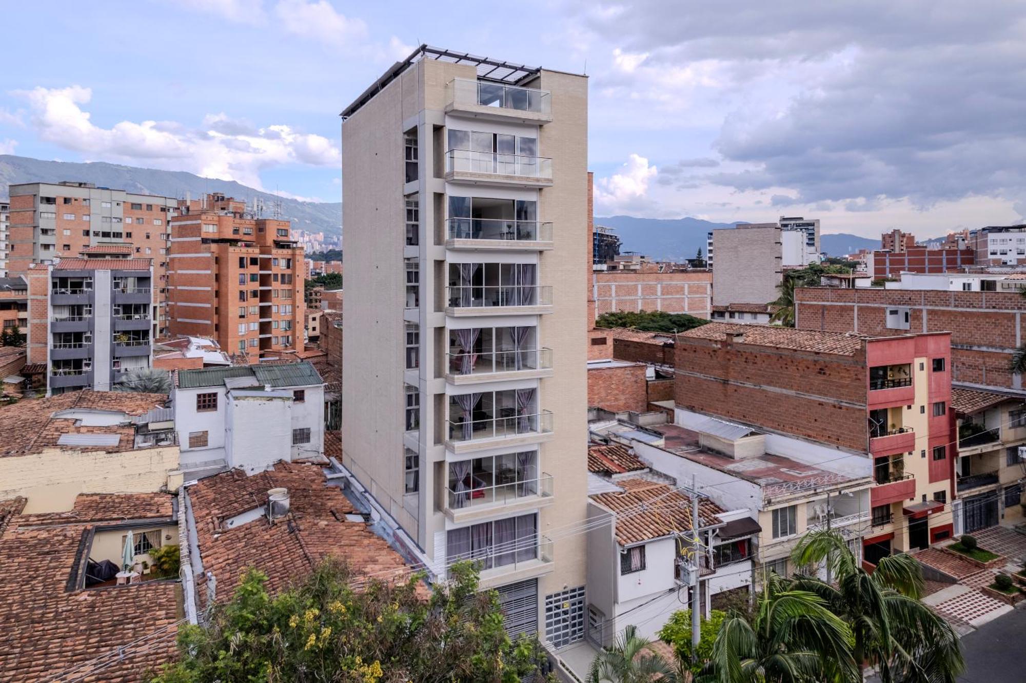 Mirador Del Laureles, Ac, Piscina, Parqueadero 701 * Medellín