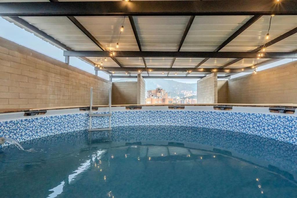 Mirador Del Laureles, Ac, Piscina, Parqueadero 701 Apartamento *